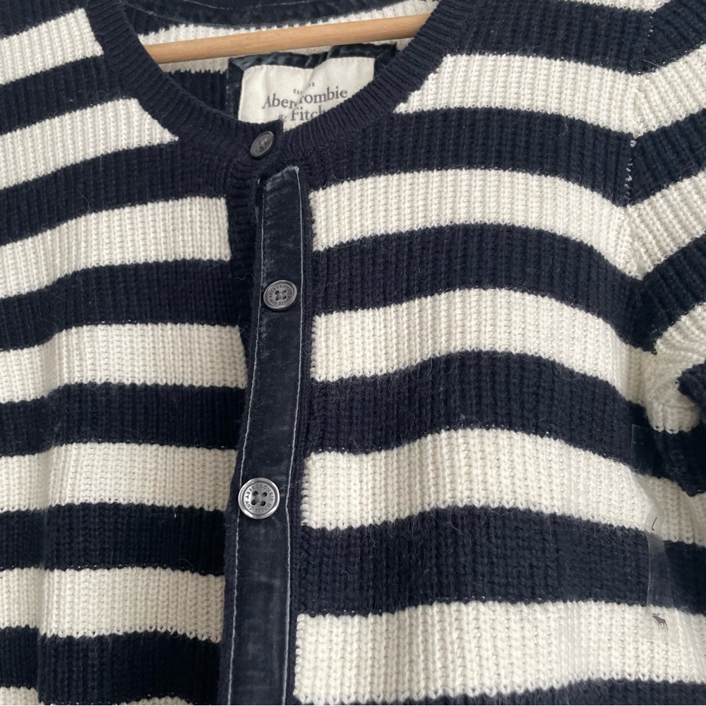 Abercrombie & Fitch Small Sweater Blue/White Striped Button Up Size Large - Picture 4 of 6